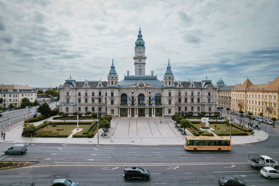 Győr városházája egy elképzelt, változó városi vízióban